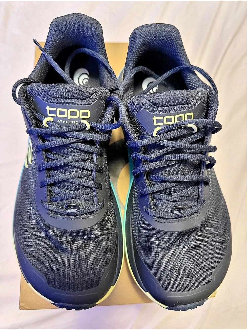 Topo Athletic Ultraventure 4 Women's Black & Blue US 8 Like New